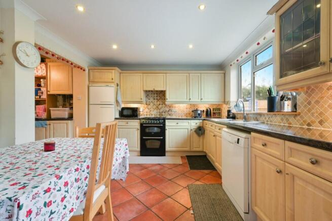 ASHURST ROAD (6).jpg