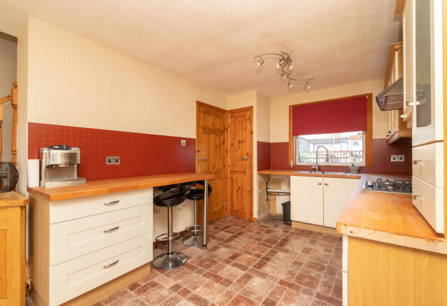 Kitchen/ Dining Room