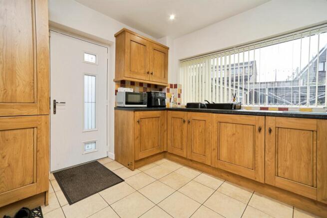 3 bed Semi-Detached for sale Image 6