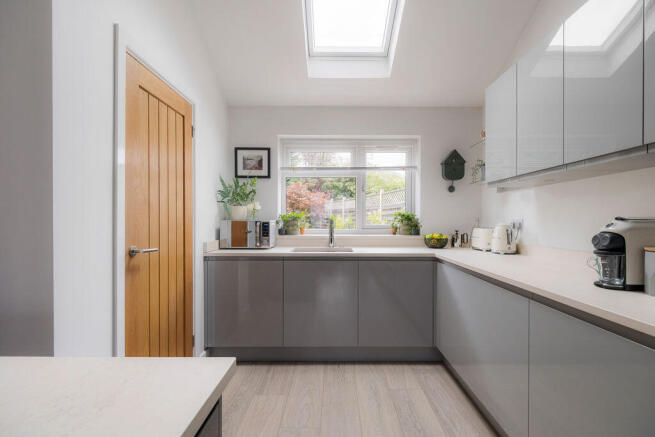4 bed Semi-Detached for sale Image 12