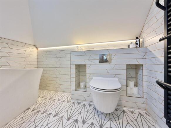 Bedroom 1 Ensuite.jpeg