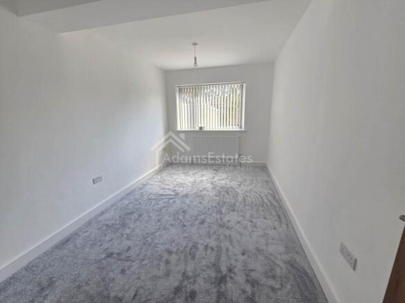 4 bed Semi-Detached for sale Image 8