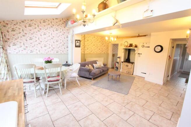 Living dining kitchen
