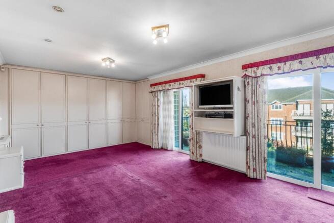 4 bed Flat for sale Image 6