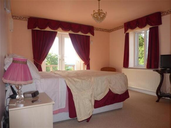 MASTER BEDROOM SUITE