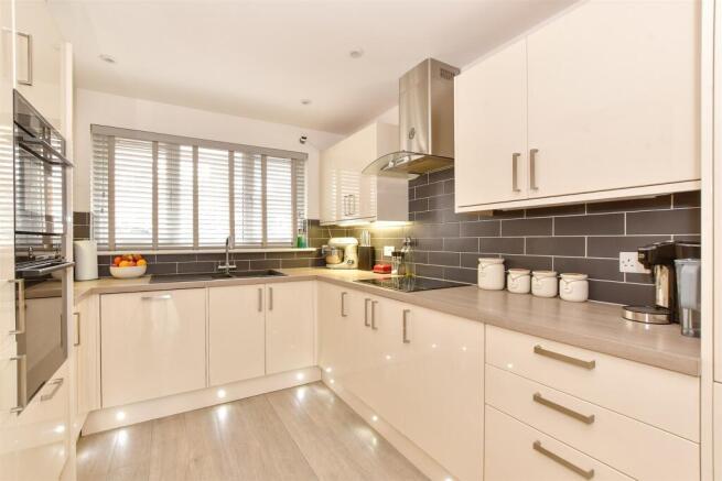Kitchen/ Dining Area