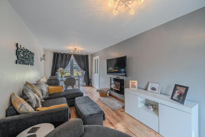 102 Henllys Way-7.jpg