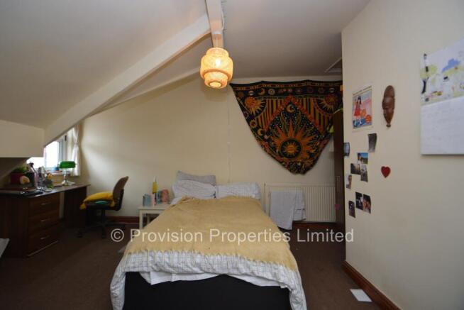 4 bed Terraced to rent Image 7