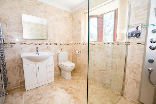 En-suite shower