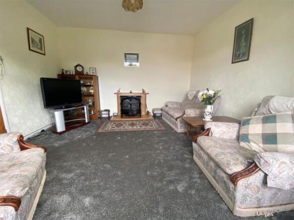 Lounge 3.jpg