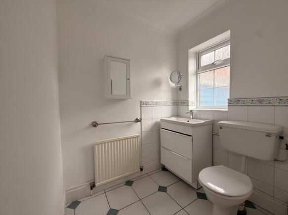 4 bed House to rent Image 7