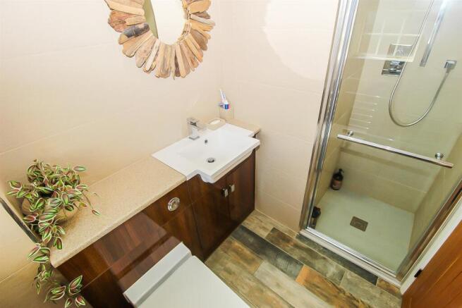 4 bed Detached for sale Image 11
