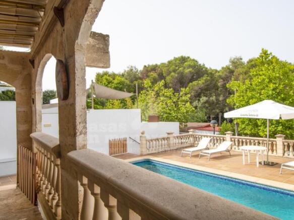 Property with pool in Santander