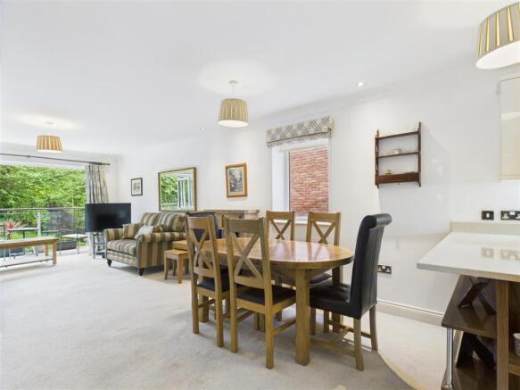 2 bed Apartment for sale Image 6
