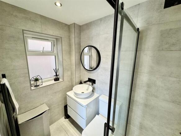 EN SUITE