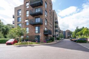 Flat 14, 1 Maple Lodge, Riverwell Close, Watford WD18 0GY