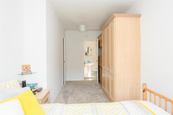 4 bed Semi-Detached for sale Image 12