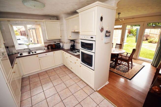 Kitchen / Dini...