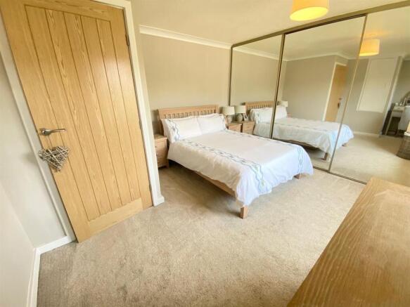 2 bed Semi-Detached for sale Image 11