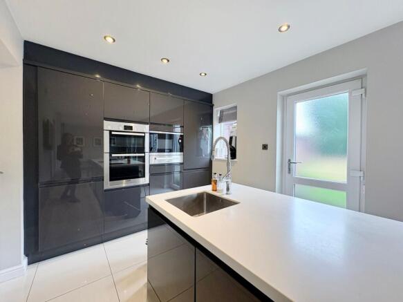 4 bed Detached for sale Image 6
