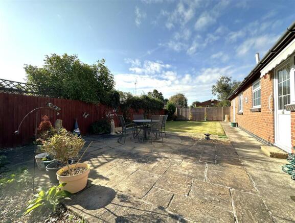 Attractive Landscaped Garden 439