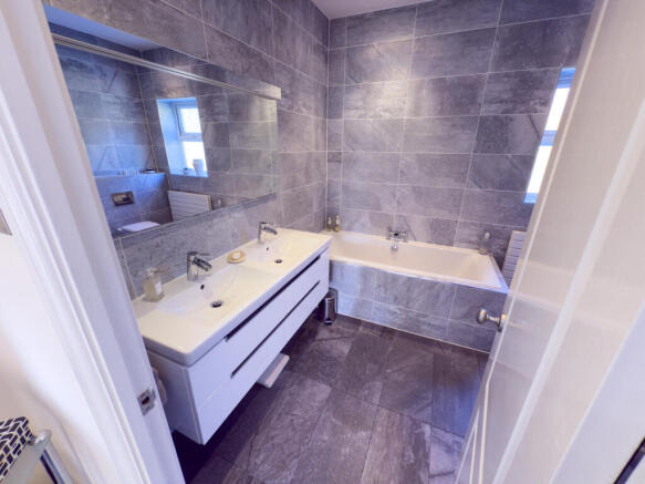4 bed Detached for sale Image 10