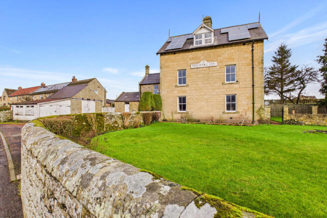 CAM04201G0-PR0146-STILL003