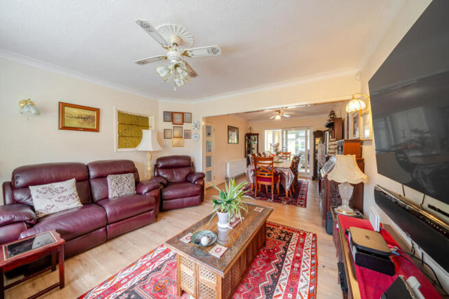 Moorfield Road, Denham Green photo 2