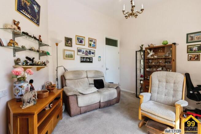 2 bed Flat for sale Image 5