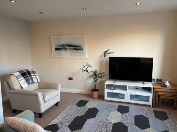 4 bed Semi-Detached for sale Image 10