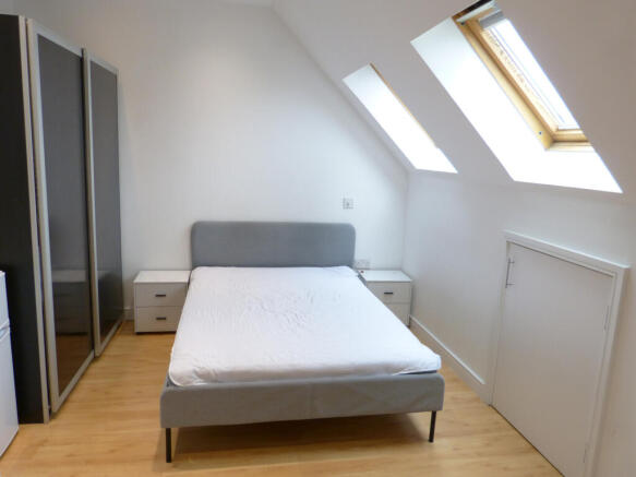 Studio to rent Simon Court, London NW4