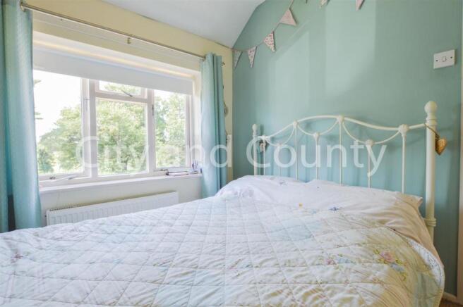 bed 2.jpg