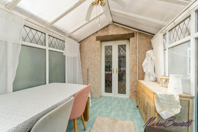 4 bed Semi-Detached for sale Image 11