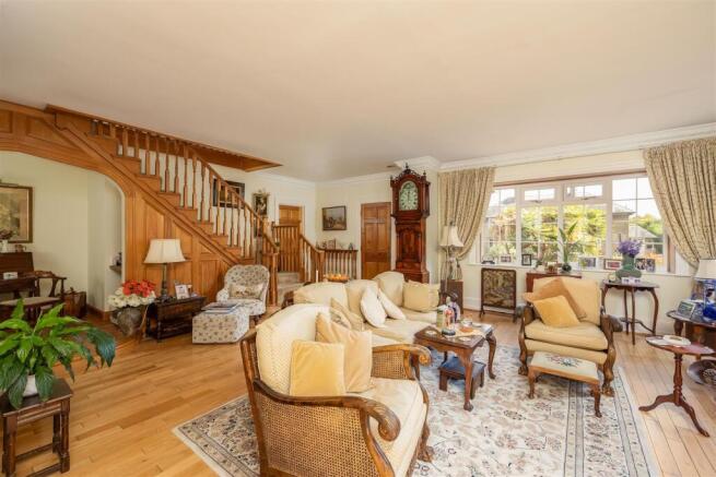 4 bed House for sale Image 5