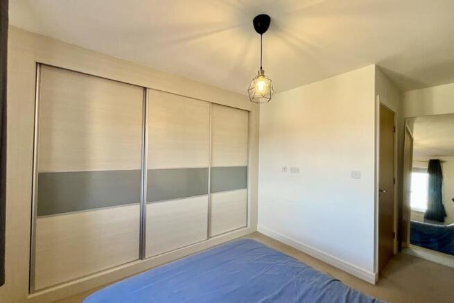 2 bed Flat for sale Image 7