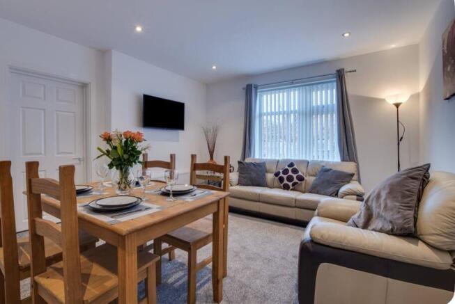 2 bed Apartment to rent Image 4