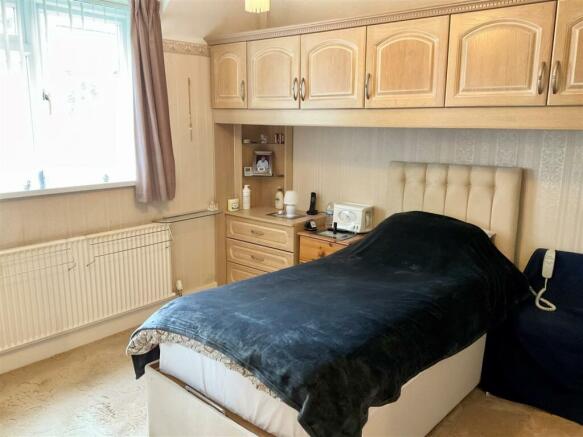 bed1.jpg