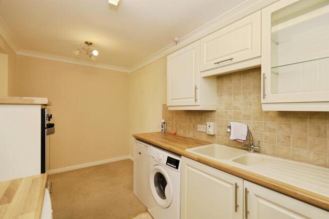 2 bed Retirement Property for sale Image 4