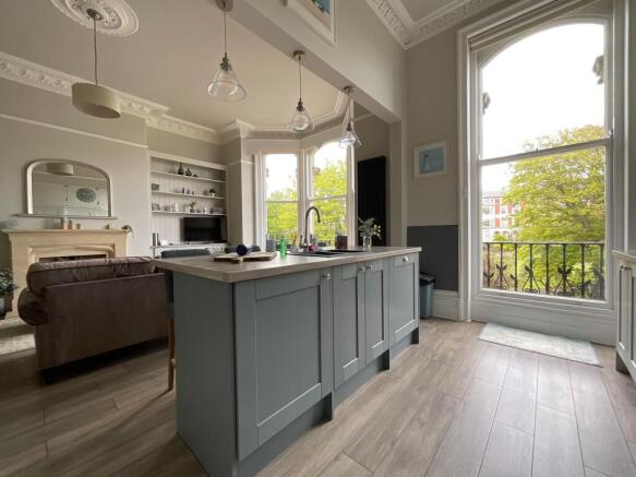 2 bed Flat for sale Image 11
