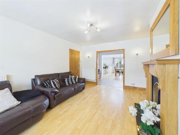 4 bed Detached for sale Image 8