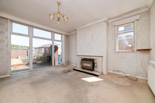 2 bed Semi-Detached Bungalow for sale Image 5