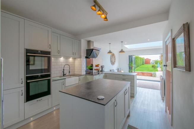 Open-plan Kitchen