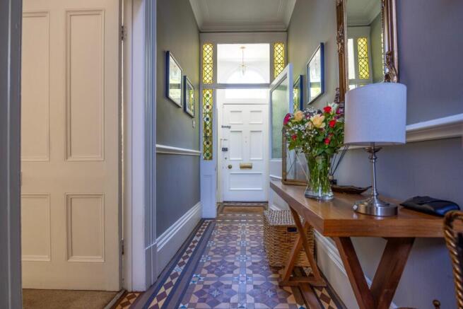 5 bed Town House for sale Image 7