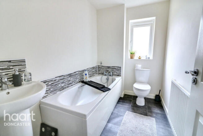 3 bed Semi-Detached for sale Image 12