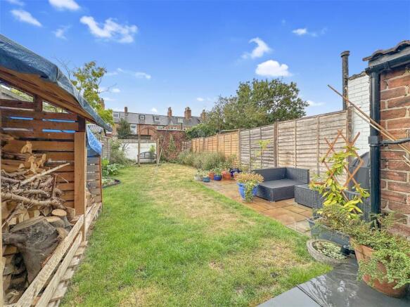 Well-Appointed Garden 973