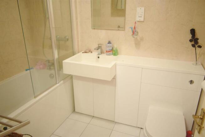 Bathroom 1.JPG