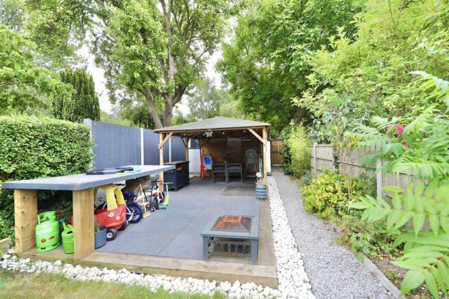 3 bed Terraced for sale Image 8