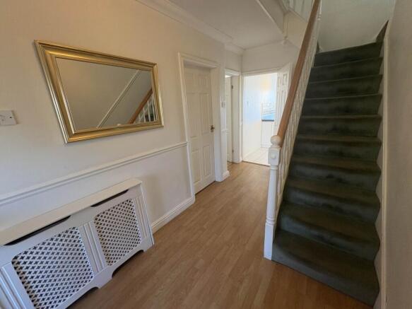 5 bed Semi-Detached for sale Image 5