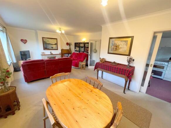 Lounge/Dining Room