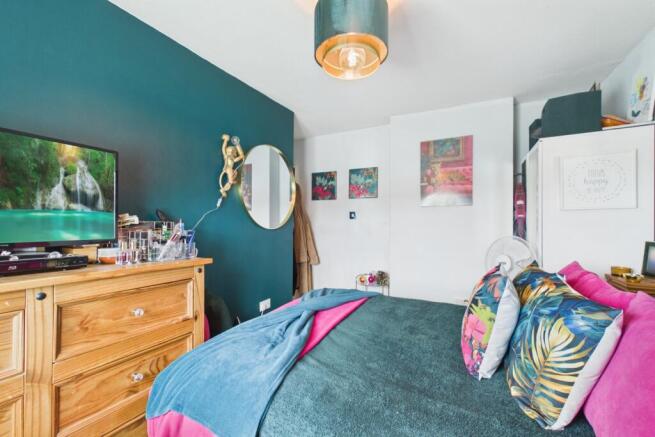 4 bed Semi-Detached for sale Image 10